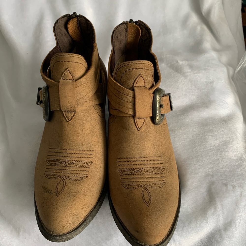 Ariat